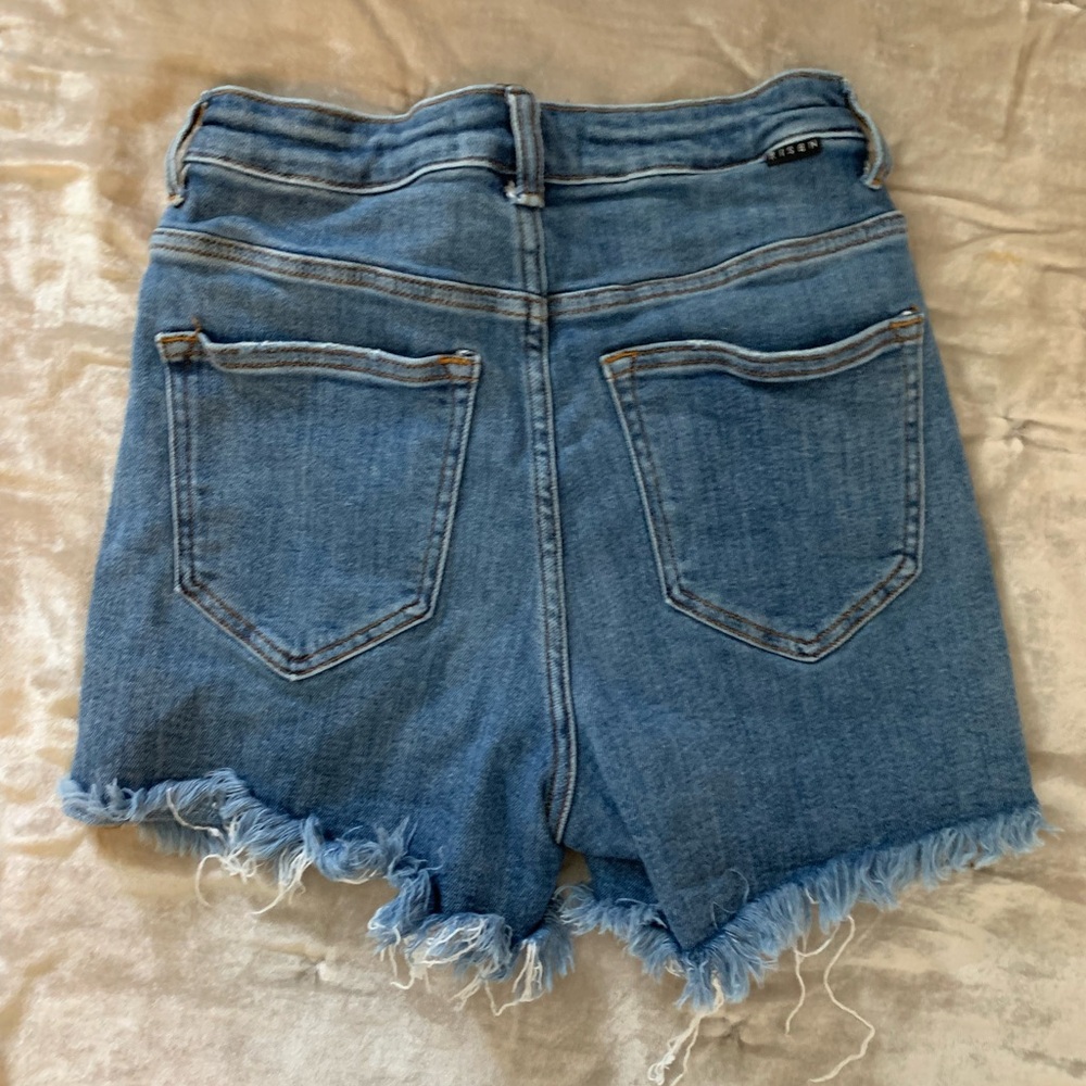 D O N A T E D 
Denim Distressed Women's Shorts by Risen Jeans size small EUC B66 - Picture 2 of 7